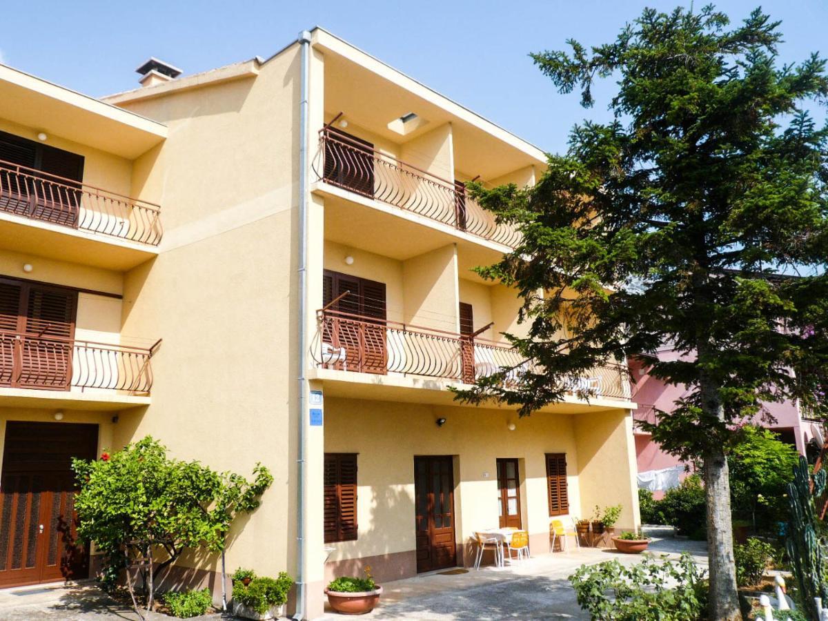 Apartments Saric Makarska Exteriör bild